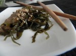 Китайский салат из водорослей с ореховым соусом