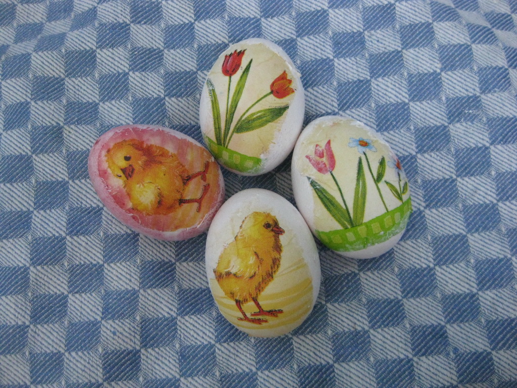 Где найти пасхальные яйца в фк. Яйцо Пасха. Краска для пасхальных яиц. Расписные пасхальные яйца. Расписать яйца к Пасхе.